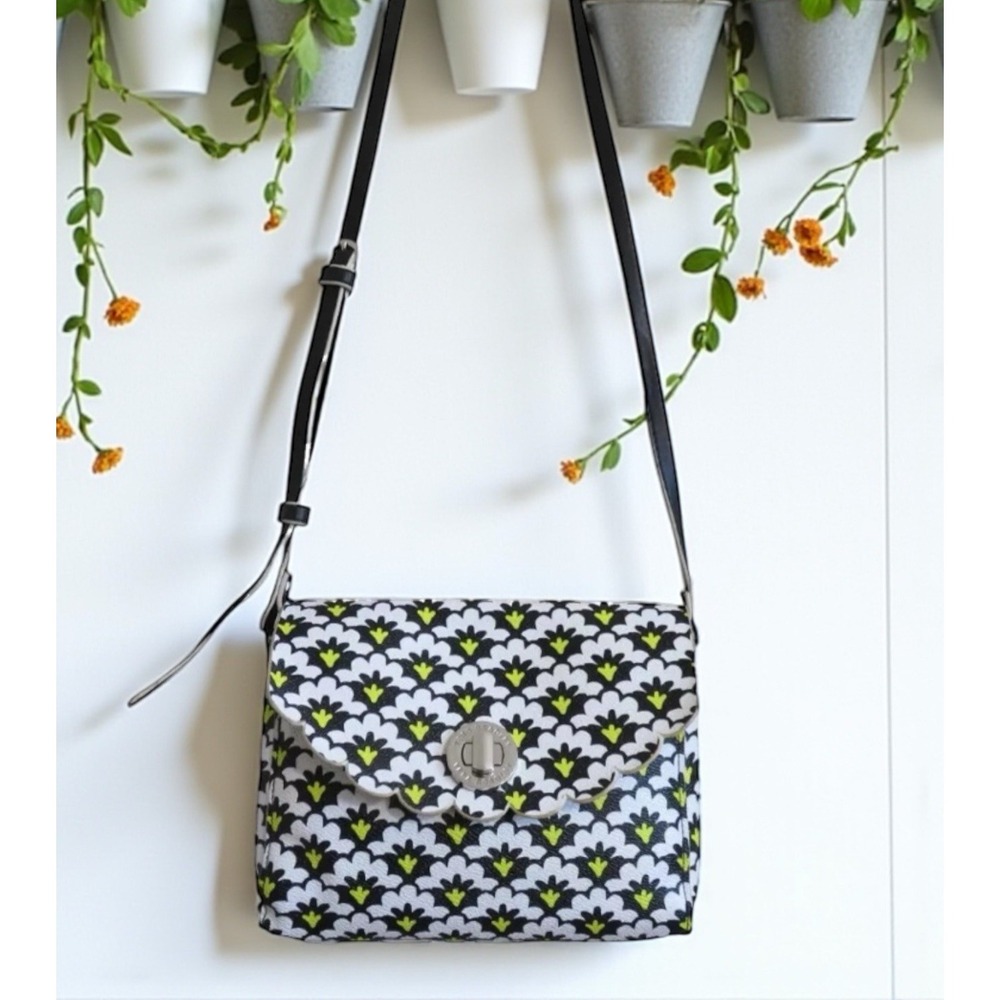 Vera Bradley Scalloped Hipster Crossbody Bag Fanfare Fans Faux Leather‎ Handbag